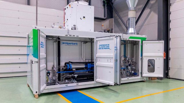 Installation of the Hiperbaric hydrogen compressor 